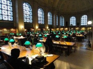 Boston Bibliothek: Studieren am Laptop