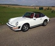 Top 10: Die besten Tipps zum Autoverkauf - Ein Auto am Straßenrand geparkt - Porsche