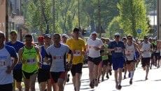 10 Joggingtipps die jeder Läufer kennen muss - Eine gruppe von menschen posiert für die kamera - Marathon