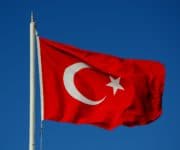 Die Top 10 Sehenswürdigkeiten Istanbul - Eine rote weiße und blaue Flagge - Flagge der Türkei