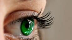 Augen mit großen Wimpern