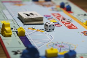 Die 10 besten Gesellschaftsspiele - Ein Geburtstagskuchen - Monopol